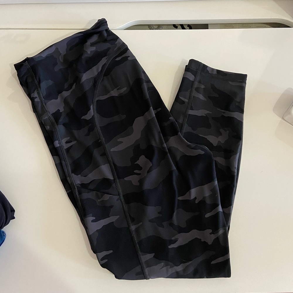 Athleta Camo 7/8 Leggings sz L